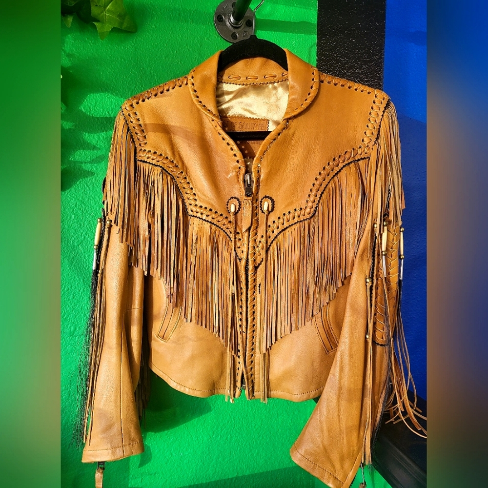 NEVER WORN VINTAGE ONE OF A KIND HANDMADE REAL LEATHER FRINGE WESTERN JACKET